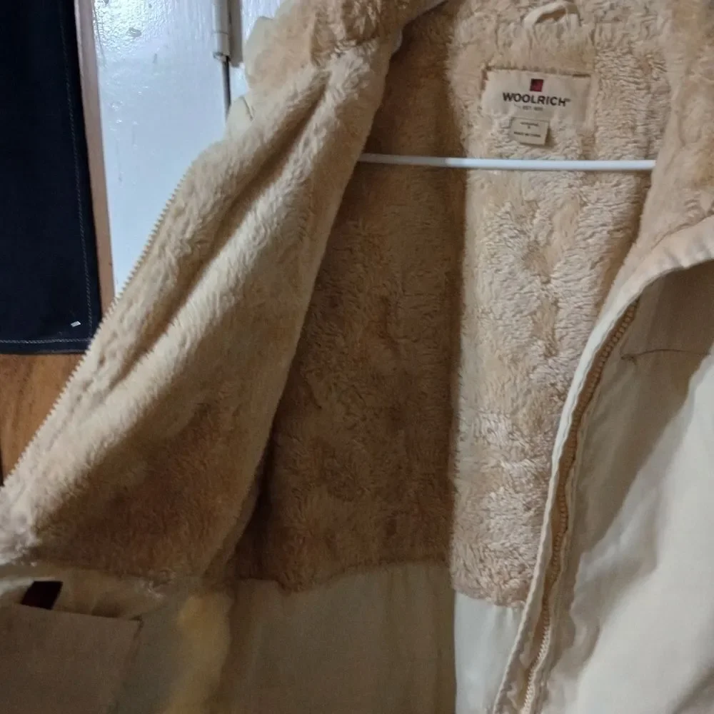 Woolrich ladies jacket size small, beige, vintage and super comfy